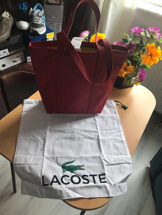 Lacoste kırmızı çantası