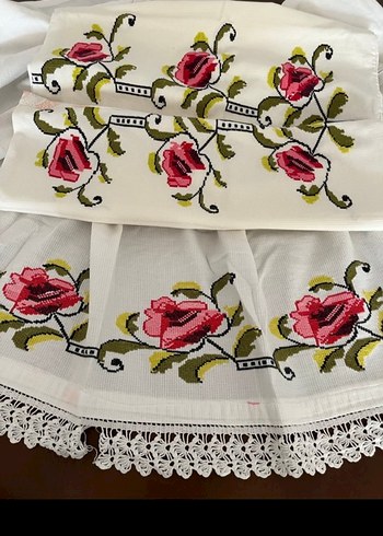 İşlemeli Beyaz Masa Örtüsü - Görsel 2