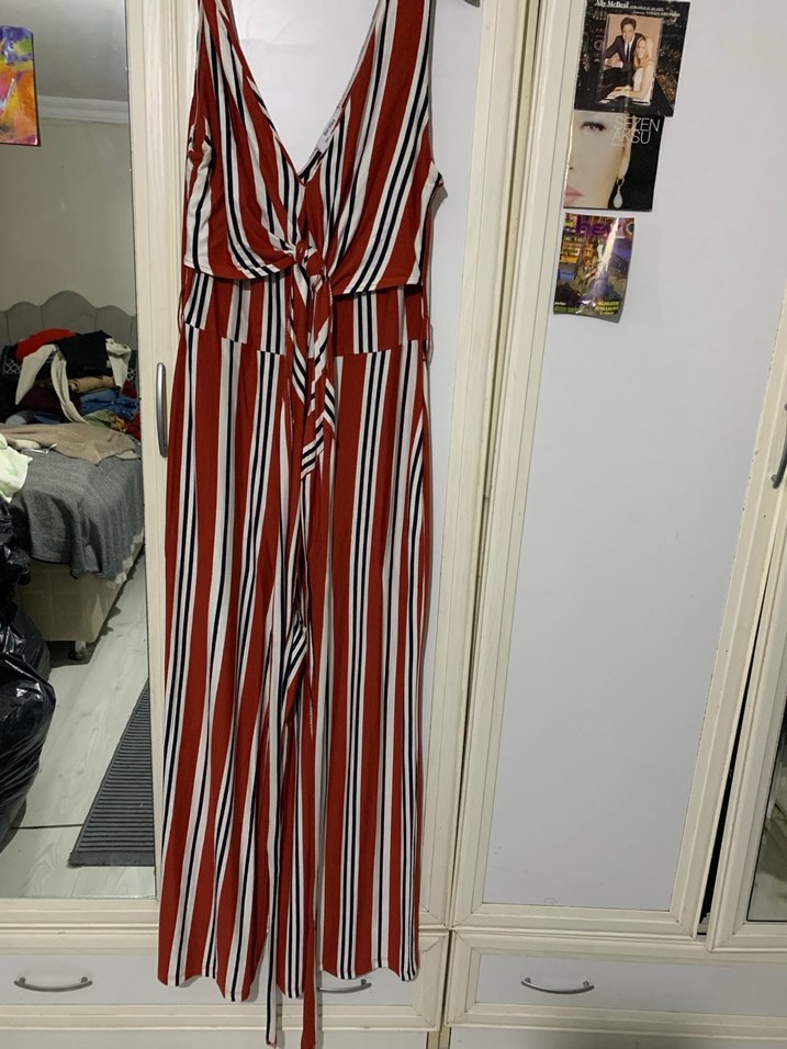 Kırmızı Çizgili Kemerli Uzun Kadın Tulum - Görsel 2