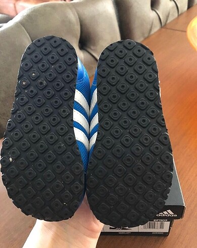 22 Beden mavi Renk 22 numara mavi Adidas ayakkabı