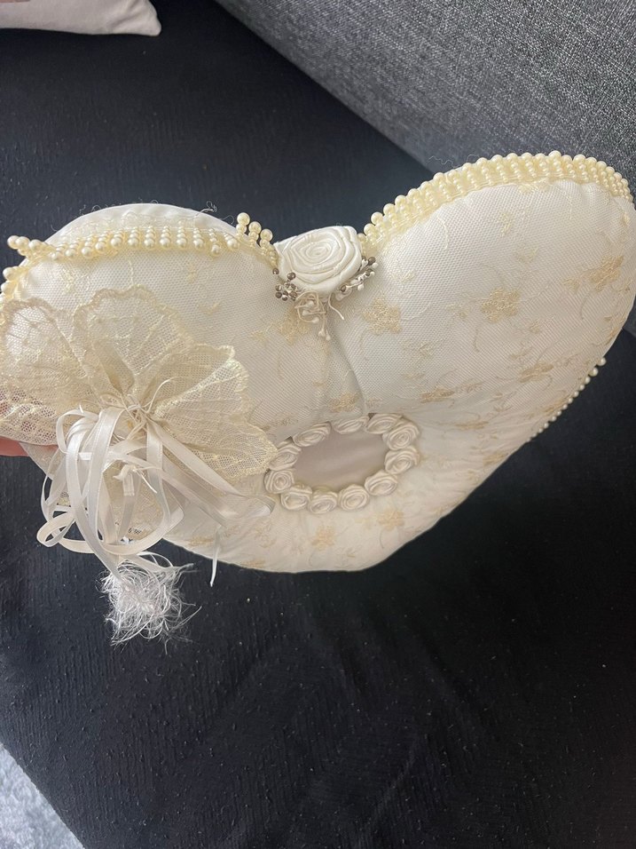 Dantel İşlemeli Kalp Şeklinde Beyaz Yastık - Görsel 2