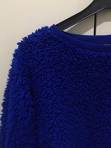 Mavi peluş crop kazak