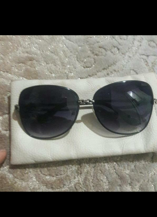 paris hilton gözlük modeli