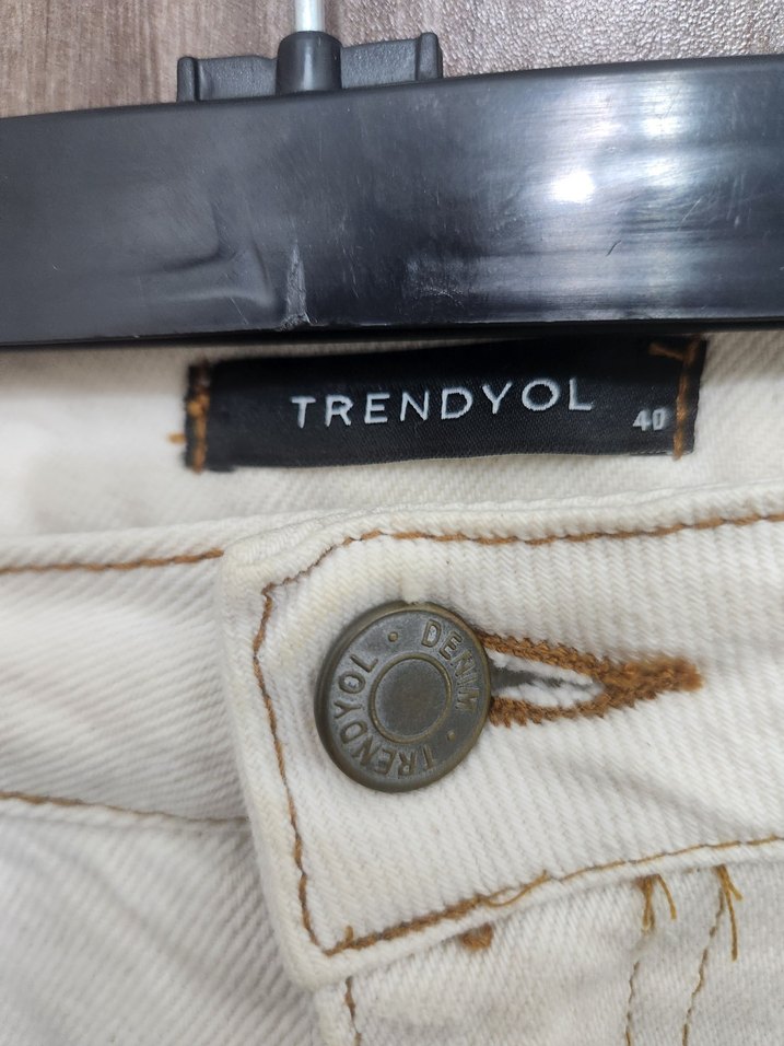 Beyaz Regular Fit Midi Kadın Denim Pantolon - Görsel 4