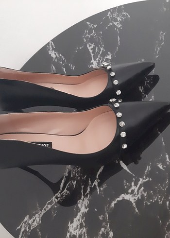 Nine West Siyah Parlak Taşlı Yüksek Topuklu Stiletto
