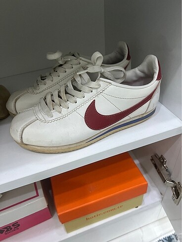 37,5 Beden Nike spor ayakkabı