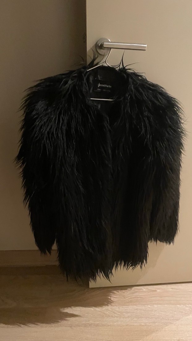 Stradivarius siyah kürk - Görsel 2