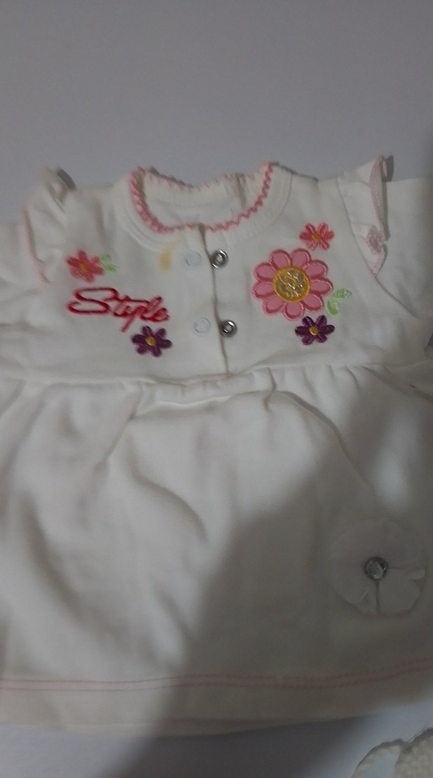 Düğmeli Nakışlı Beyaz Kısa Kollu Elbise - Görsel 4