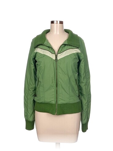 Bershka Spor Dış Giyim %70 İndirimli.