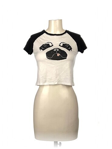 Bershka T-shirt %70 İndirimli.
