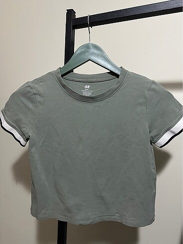 h&m crop-baby tee