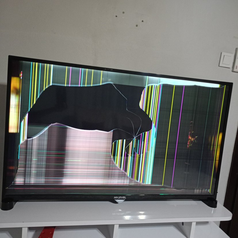 Çok Renkli Hasarlı Monitör - Görsel 2