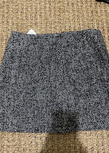 kemerli yırtmaçlı mini etek - Görsel 4