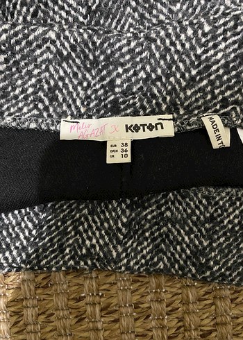 kemerli yırtmaçlı mini etek - Görsel 5