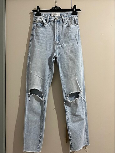 STRADİVARİUS BUZ MAVİSİ YIRTIK DİZ DETAYLI JEAN