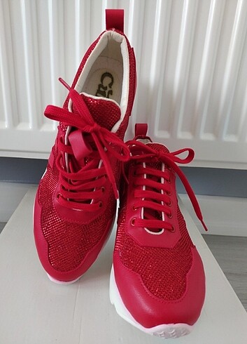 Diğer 36 numara kırmızı simli spor ayakkabı