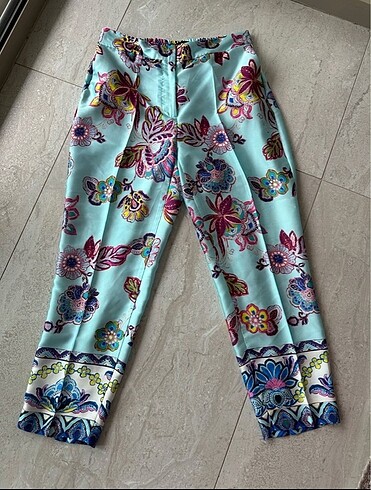 s Beden çeşitli Renk Zara çiçek desenli saten pantolon