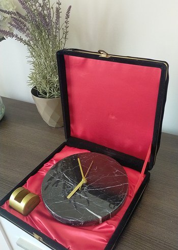 Altın Renkli Mermer Masa Saati