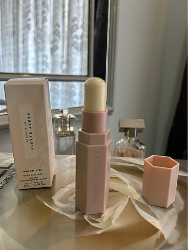 Fenty Beauty Fenty aydınlatıcı stick