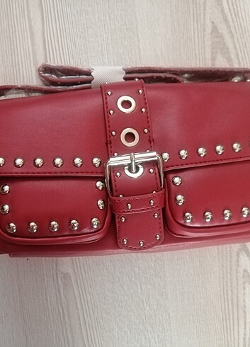 Stradivarius zımbalı kol çantası 