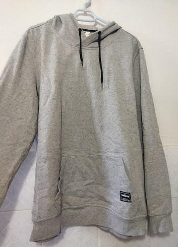 Gri kapusonlu sweatshirt 