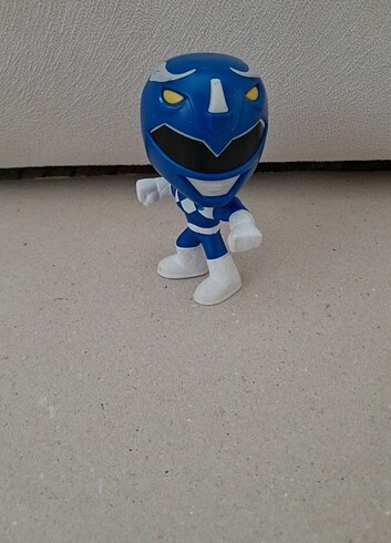  Beden blue ranger dev figürü 