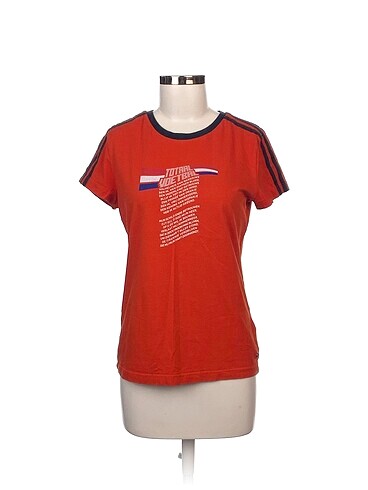 Adidas T-shirt %70 İndirimli.
