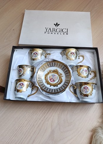 Altın renkli çiçek desenli fincan ve tabağı - Görsel 6