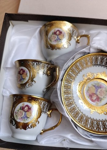 Altın renkli çiçek desenli fincan ve tabağı - Görsel 7