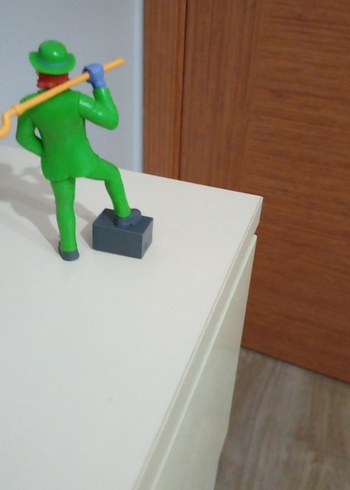  Yeşil Renkli Karanlık Aksiyon Figürü