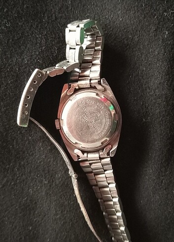 Seiko Antika otomatik saat hareketle çalışır
