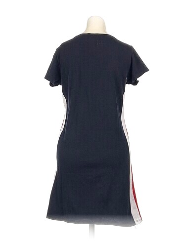 xl Beden PreLoved Kısa Elbise %70 İndirimli.