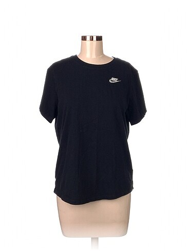 Nike T-shirt %70 İndirimli.