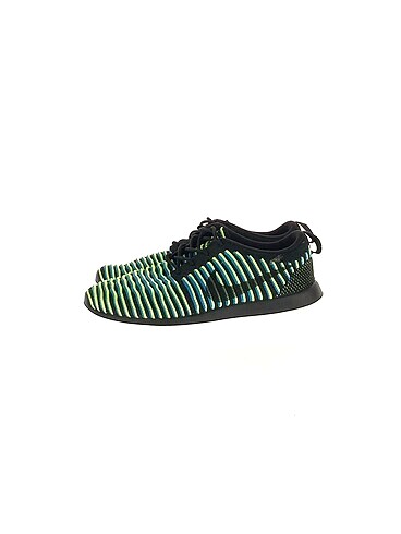 Nike Spor Ayakkabı %70 İndirimli.
