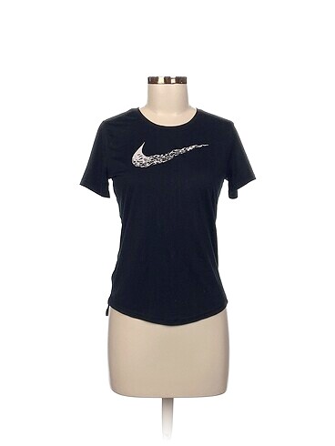 Nike T-shirt %70 İndirimli.