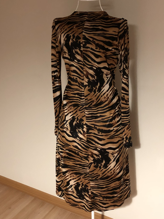 Markasız Ürün Leopar exculusive elbise
