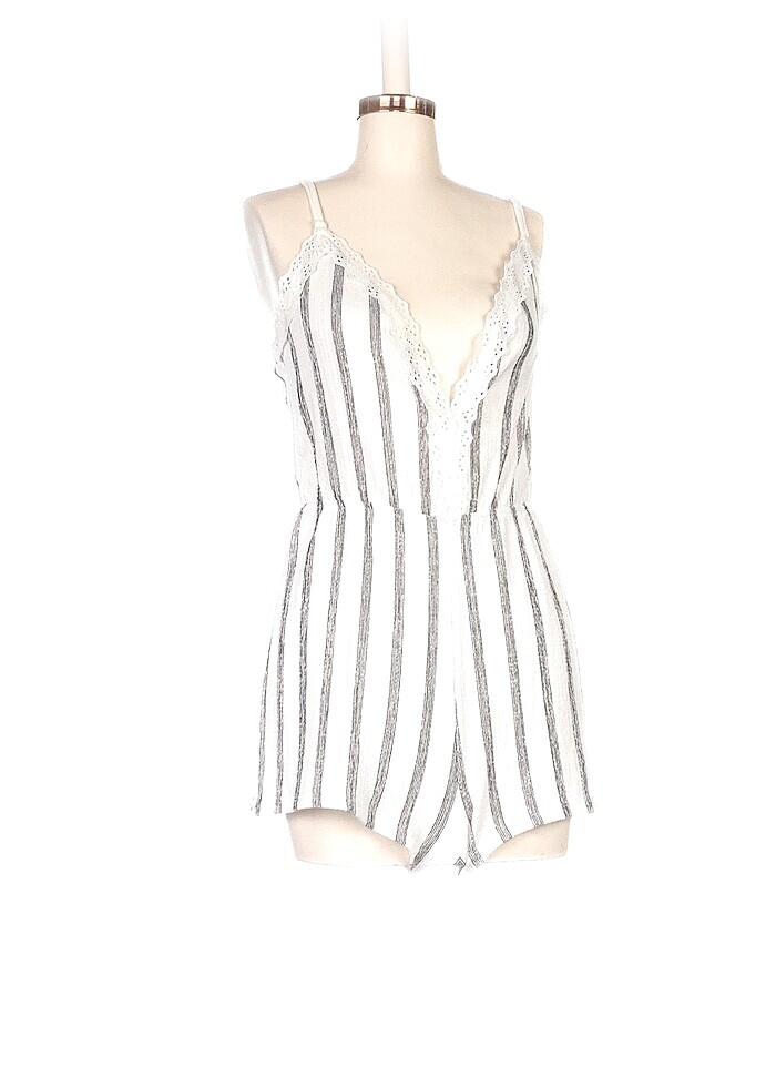 Pull and Bear Kısa Tulum %70 İndirimli. - Görsel 2