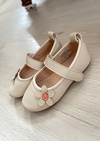 Kız Çocuk Beyaz Çiçekli Babet Ayakkabı - Görsel 3