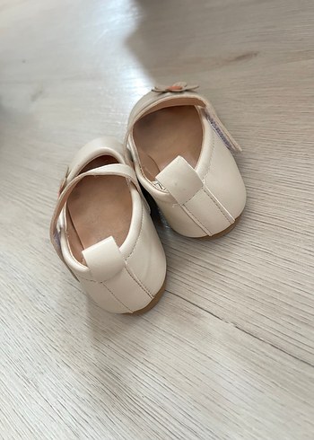 Kız Çocuk Beyaz Çiçekli Babet Ayakkabı - Görsel 2