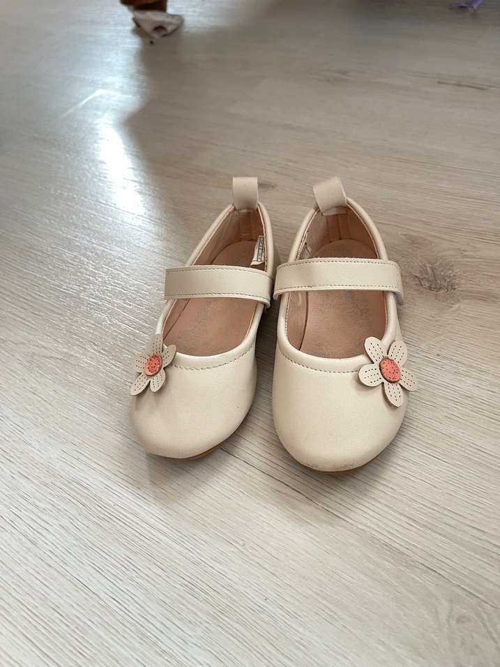 Kız Çocuk Beyaz Çiçekli Babet Ayakkabı - Görsel 4