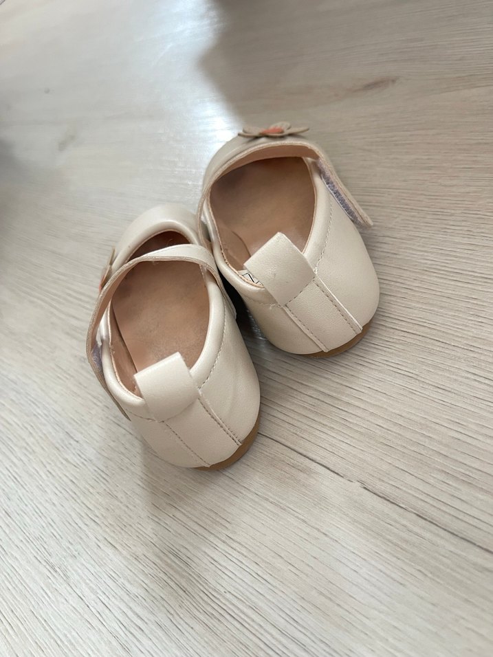 Kız Çocuk Beyaz Çiçekli Babet Ayakkabı - Görsel 2