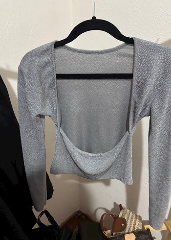Gri Belden Tokalı Uzun Kollu Crop Bluz