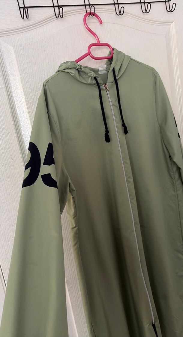 Kapüşonlu Uzun Kadın Yağmurluk - Görsel 3