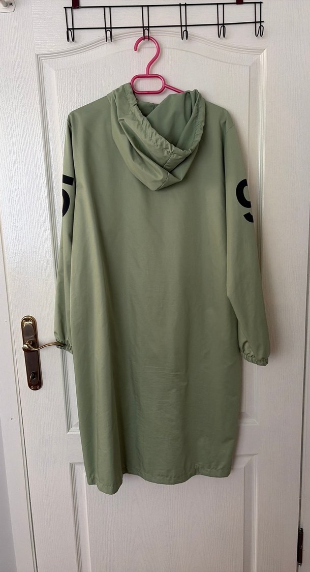 Kapüşonlu Uzun Kadın Yağmurluk - Görsel 2