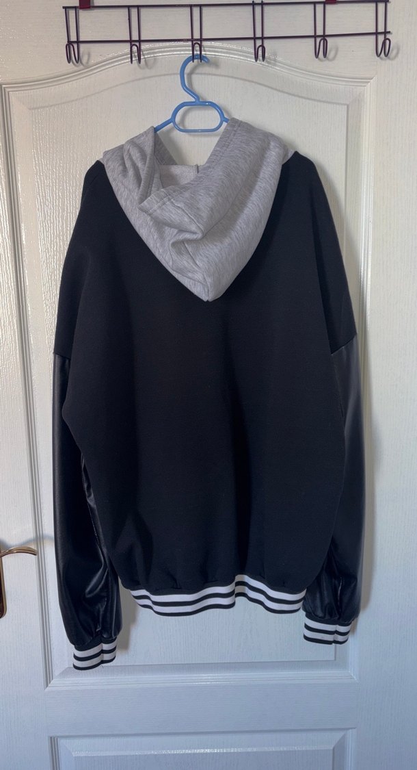 Siyah Kadın Bomber Ceket Kapüşonlu - Görsel 4