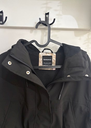 Bershka Siyah Kapusonlu Sehir Ceketleri