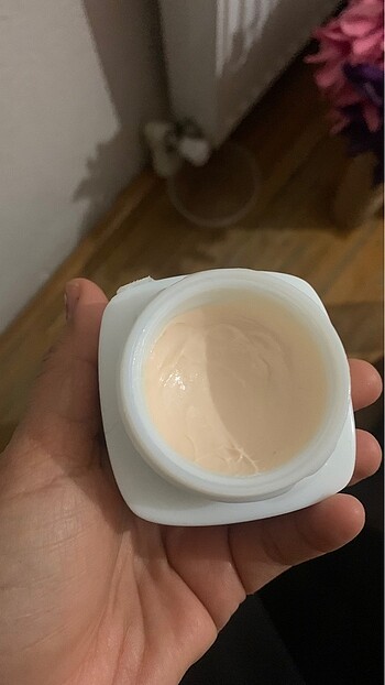 Beden Renk Loreal kırışık azaltıcı +Nemlendirici yüz kremi
