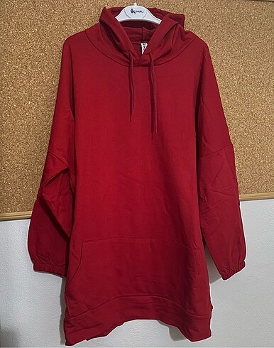 Kırmızı Kapüşonlu Sweatshirt