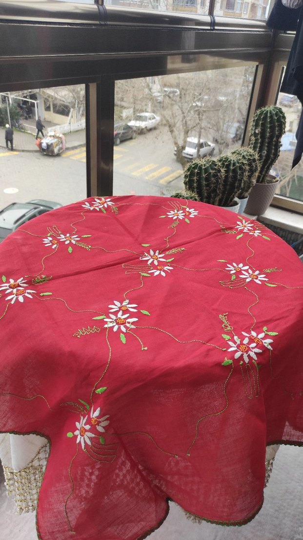 Kırmızı Nakışlı Bohem Masa Örtüsü - Görsel 2