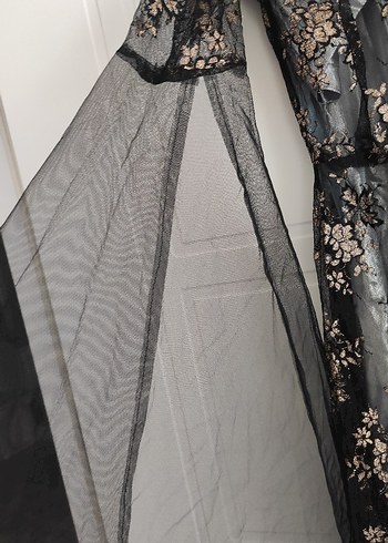 Gri Nakışlı Dantel Detaylı Uzun V Yaka Elbise - Görsel 3